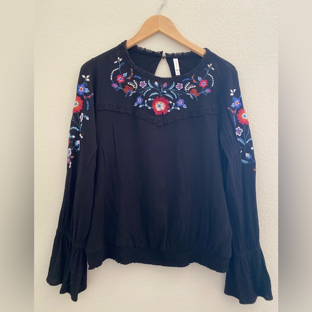 Xhilaration embroidered long sleeve top in size large.